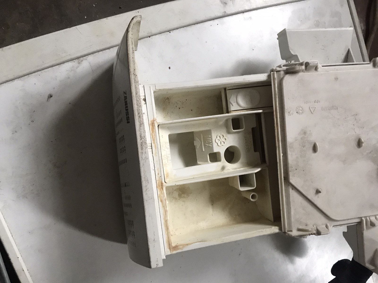 Порошкоприёмник Zanussi F 505