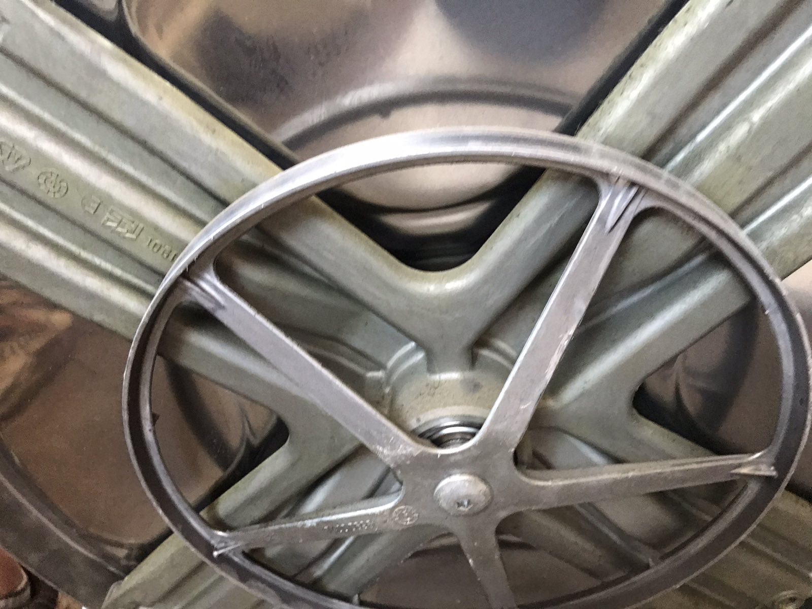 шкив indesit wisl105x